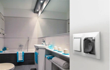 Wpis na blogu: Jak rozmieścić gniazdka elektryczne w łazience?