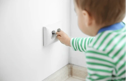 Wpis na blogu: Jak skutecznie zabezpieczyć gniazdka elektryczne przed dziećmi w domu i mieszkaniu?