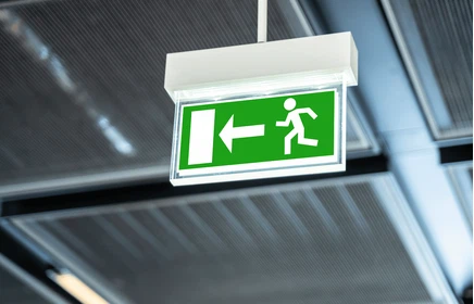 Wpis na blogu: Oprawy ewakuacyjne – czym są, do czego służą i jak je prawidłowo stosować?