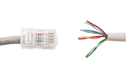 Wpis na blogu: Prawidłowe poprowadzenie kabli internetowych w domu