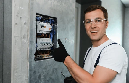 Wpis na blogu: Wiosenne porządki w instalacjach elektrycznych – jak zadbać o bezpieczeństwo i komfort w domu